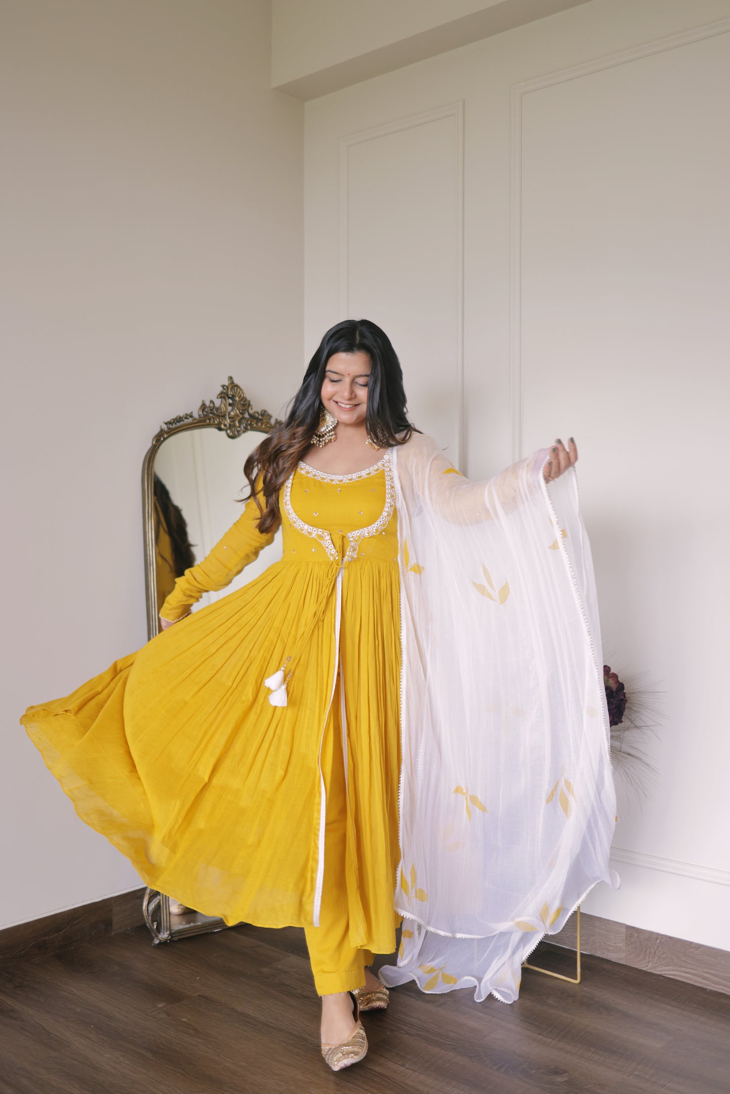 Anandhika Anarkali